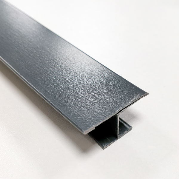 Profil Acier épaisseur 0.5mm avec plis écrasés finition noir grainé / sablé