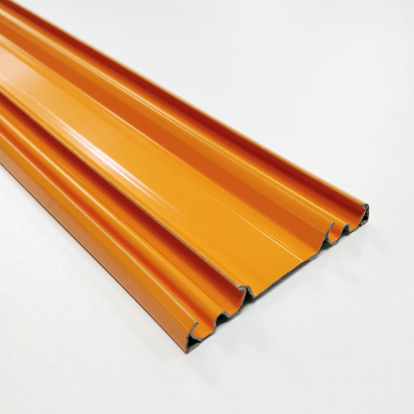Profil Acier rail coulissant épaisseur 0.5 mm finition pré-laqué bicolor : orange face recto et gris face verso