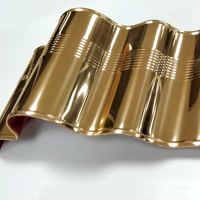 Profil Aluminium nervuré épaisseur 0.5 mm finition anodisé cuivre / copper avec film de protection et pose d’une feutrine au dos