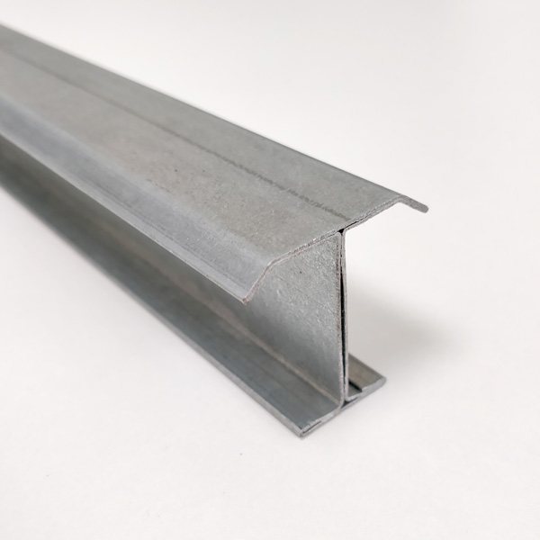 Profil acier épaisseur 1mm finition magnelis avec plis écrasés