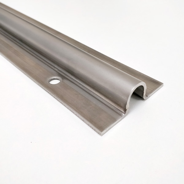 Profil rail de portail inox 304L standard épaisseur 2mm avec perforations