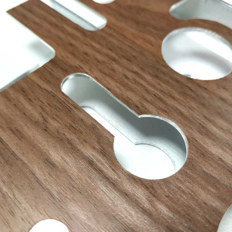 Usinage barillet de serrure sur profil aluminium extrudé