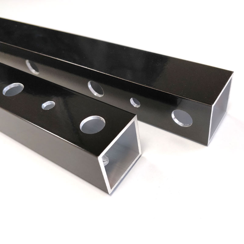 Usinage de profil laqué brillant en aluminium extrudé