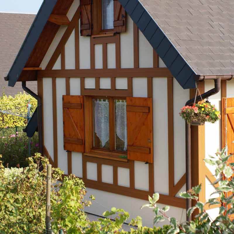 Façade Maison de particulier à Merville Franceville (Dpt 14) : fourniture des profils en remplacement de faux colombage