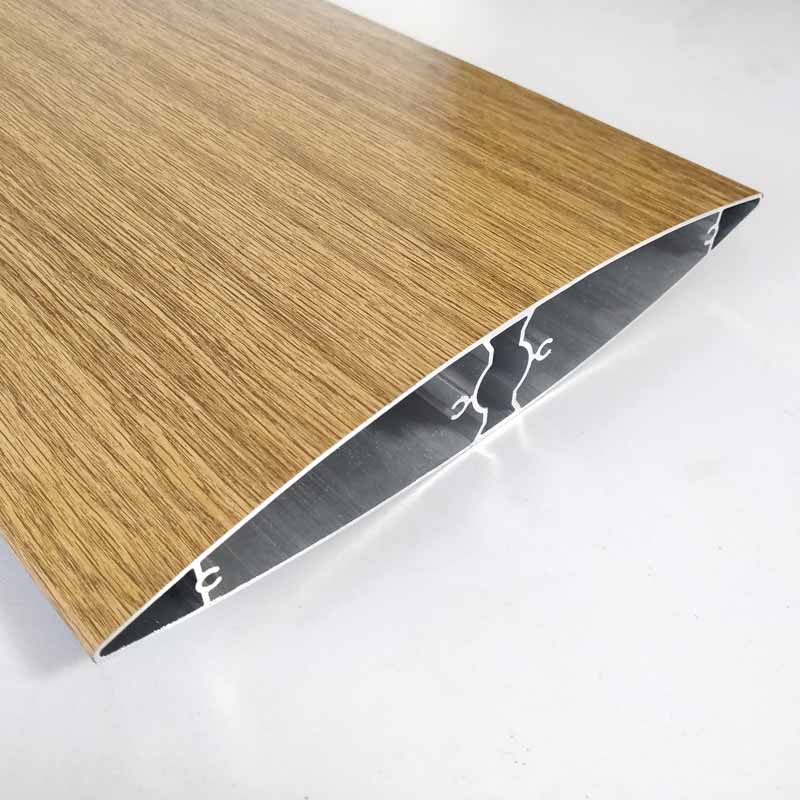 Plaxage film PVC 190µ coloris chêne sur Profil aile d’avion aluminium extrudé largeur 300mm – Profil brise vue / brise soleil