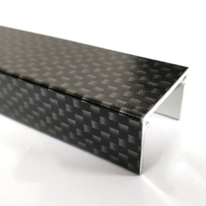 Plaxage film PVC aspect Carbone sur Profil aluminium extrudé